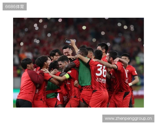 三连冠!上海海港加冕2025赛季中超冠军,摘下队史中超第四星 三连冠!上海海港加冕2025赛季中超冠军,摘下队史中超第四星